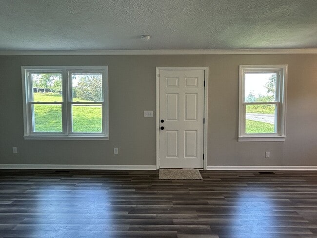 Building Photo - Cute Cottage Overlooking a Wooded Area