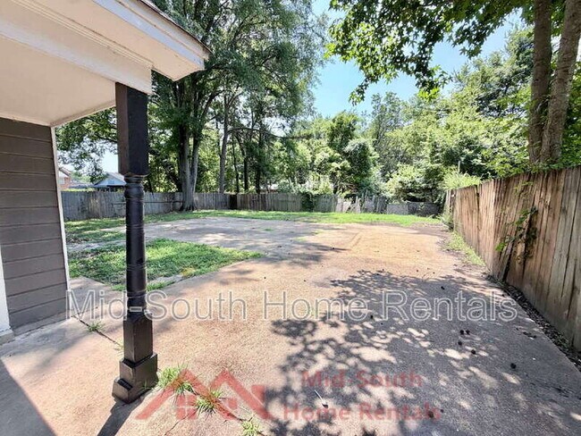 Building Photo - 1733 Gowan Dr
