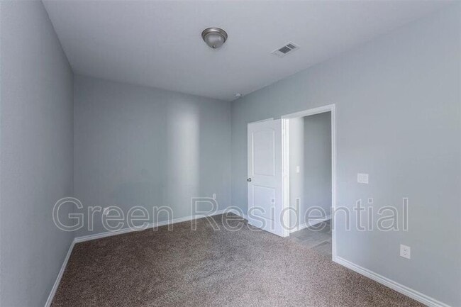 Building Photo - 16948 W Ivanhoe St