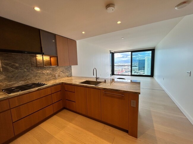 Building Photo - Luxury 1-Bedroom Kakaako Apartment