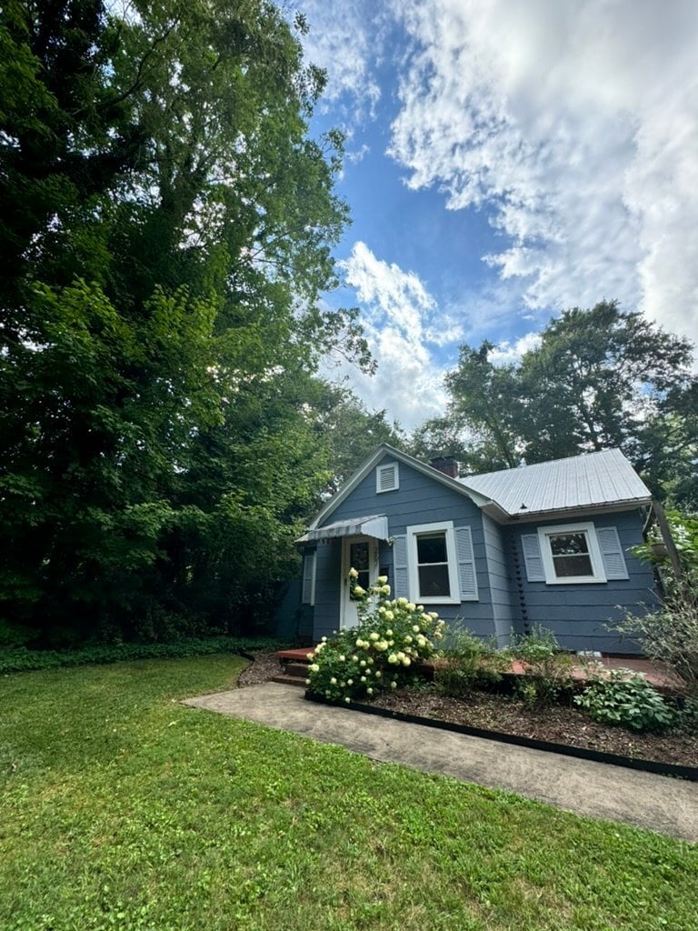 Building Photo - 262 Monfredo St