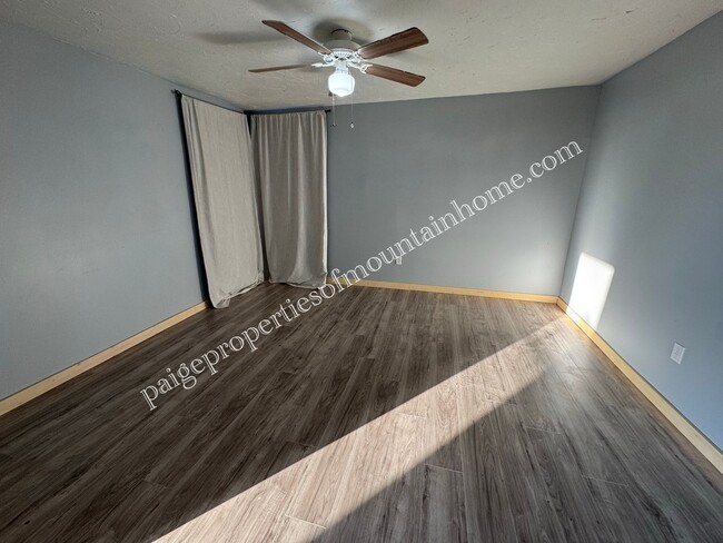 Building Photo - Charming 3-Bedroom Home