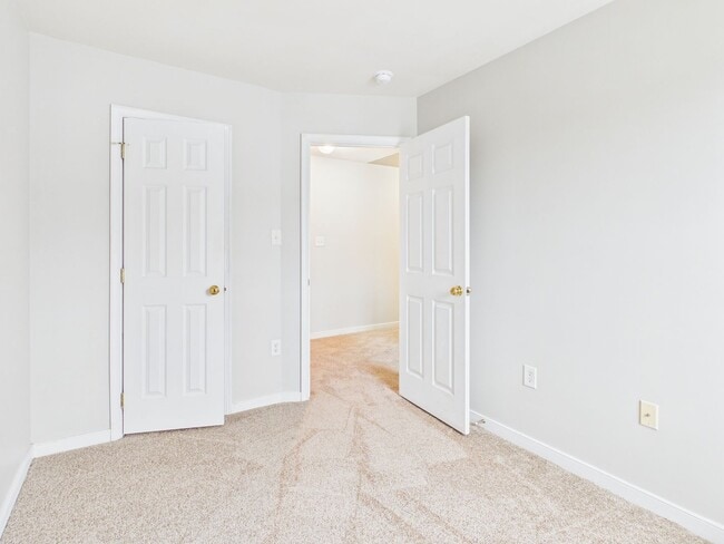 Building Photo - 4715 Milfax Rd