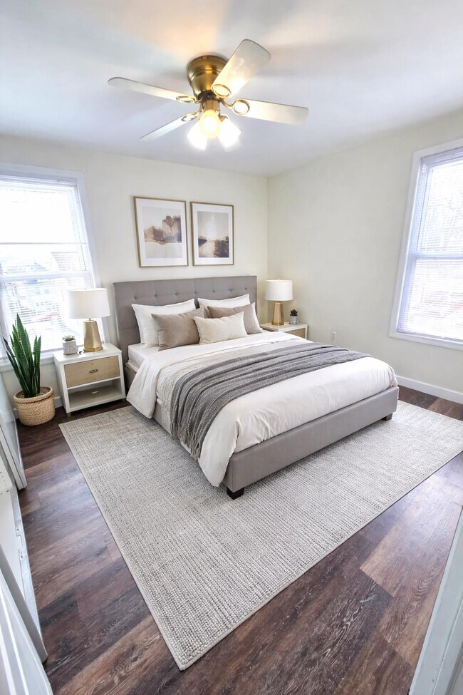 Building Photo - 438 Devon St