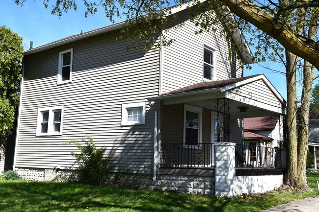 Building Photo - NEW LISTING!!! 3 Bedroom House - MOVE IN SPECIAL