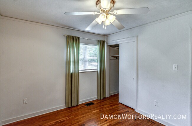 Building Photo - 1827 Parkridge Dr