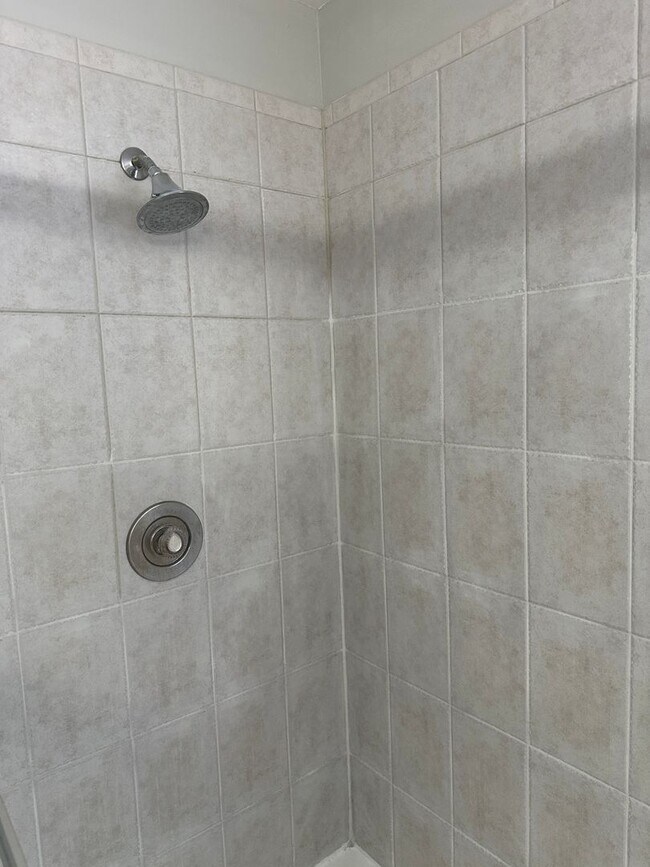 Building Photo - Single Family house in Silver Lakes - Pemb...