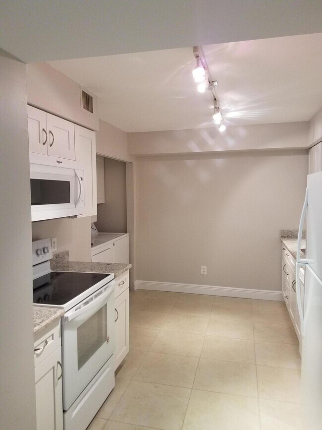 Building Photo - 820 Lavers Cir