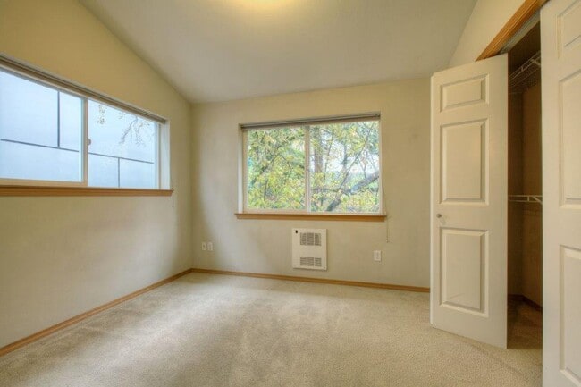 Building Photo - Mt. Baker - Beautiful 3 Bedroom / 2.5 Bath Townhome w/ Garage