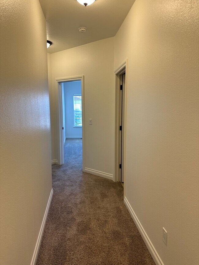 Building Photo - Beautiful Cold Springs Home
