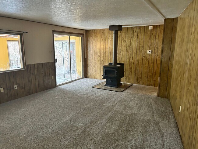 Building Photo - 2 Bedroom, 1 Bathroom Mobile Home for Rent in Maple Falls