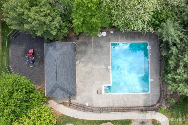 Building Photo - 1634 Waterford Dr
