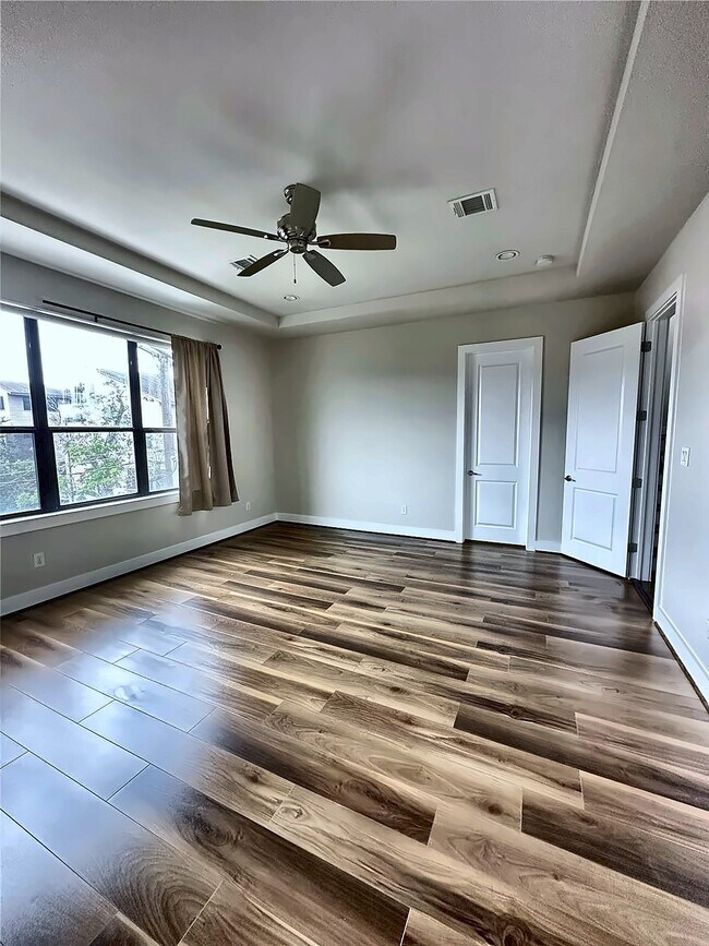 Building Photo - 4106 Marina St