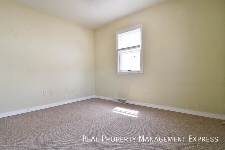 Building Photo - Spacious 2 Bedroom 2 Bath House with Bonus...