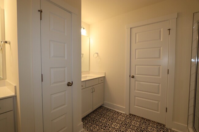 Building Photo - 493 Clark Creek Ln