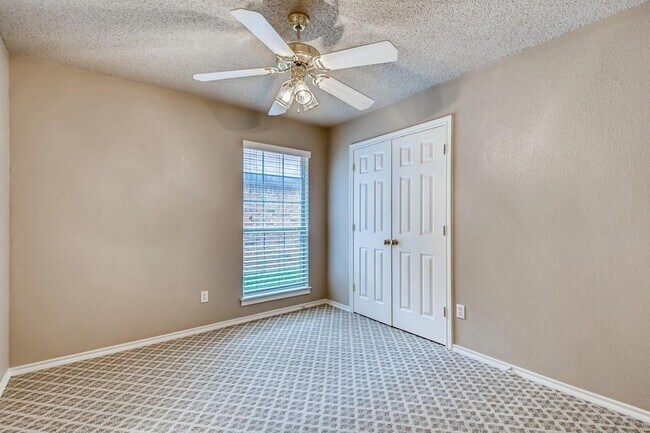 Building Photo - 5930 River Bend Dr