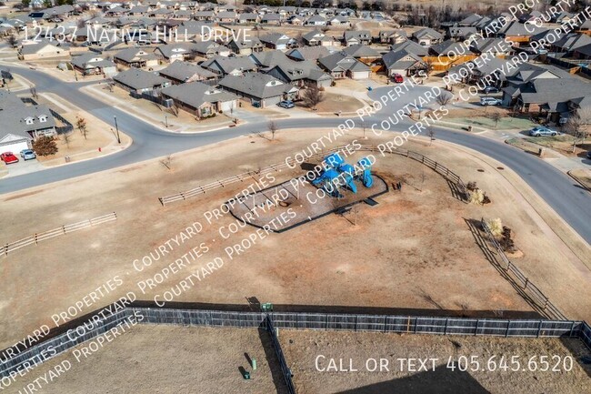 Building Photo - Stunning home in Choctaw