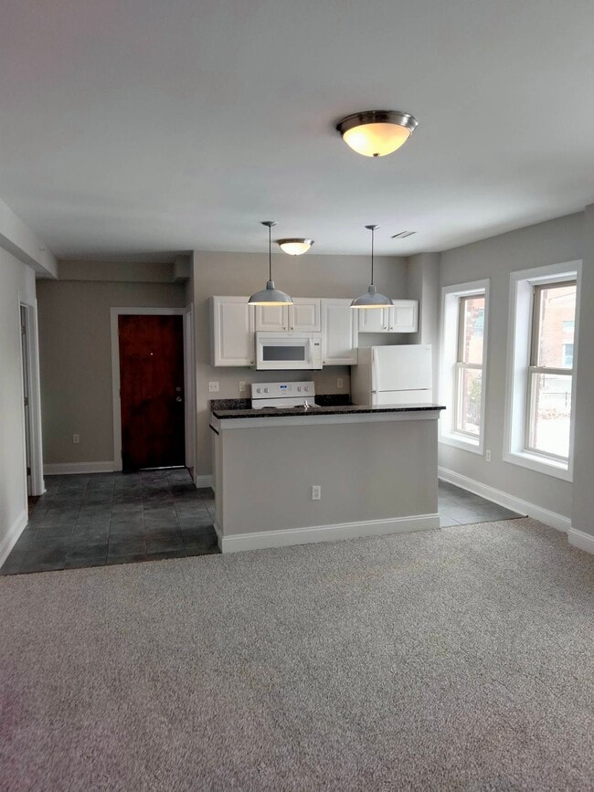 Building Photo - 10-12 Hawthorn St