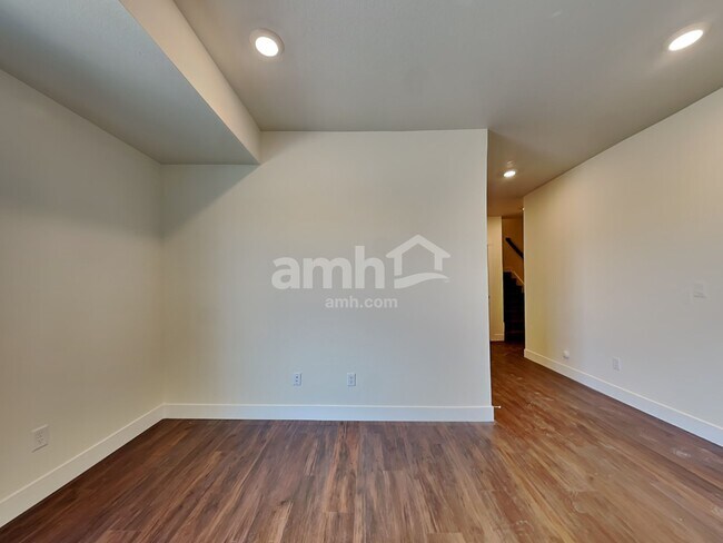 Building Photo - 3921 Wyedale Wy