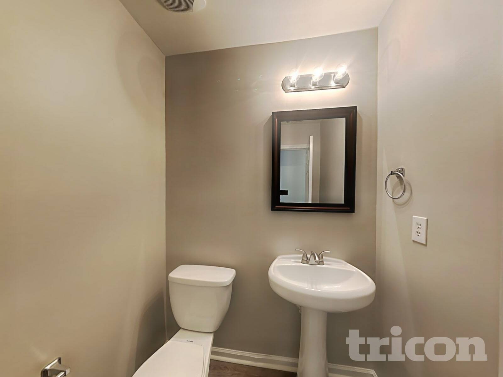 Building Photo - 128 Hidden Creek Dr