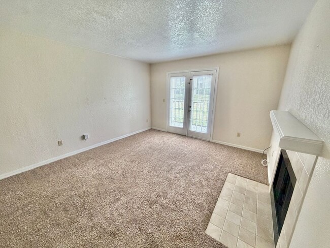 Building Photo - 2550 N Alafaya Trail
