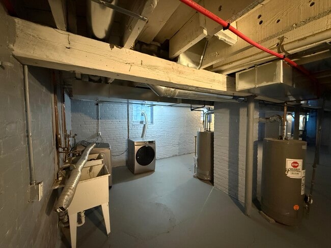 Building Photo - 351 Westminster St