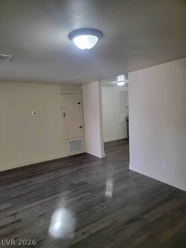 Building Photo - 3412 Townhouse Dr