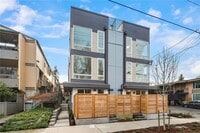 Building Photo - 2Bd/1.75Ba Seattle Townhouse