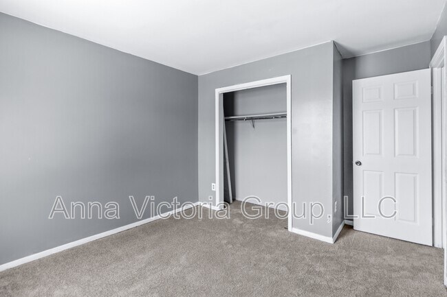 Building Photo - 5307 Valiquet Ave
