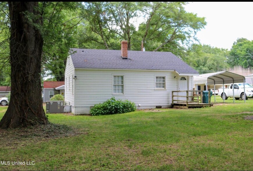 Building Photo - 213 Lindale St