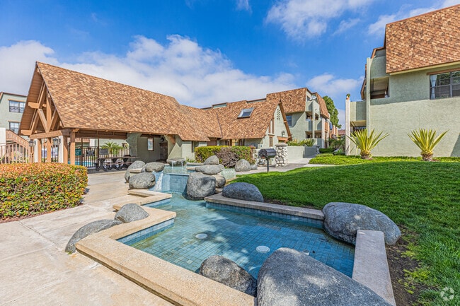 Building Photo - Alva Gardens