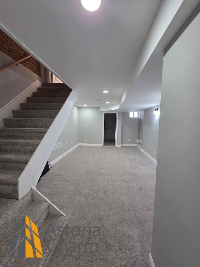 Building Photo - 4 Bedroom Rowhome with Loft Style Primary Suite and Finished Basement