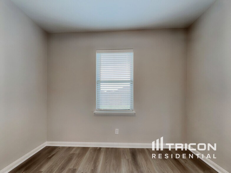 Building Photo - 216 Ryan St