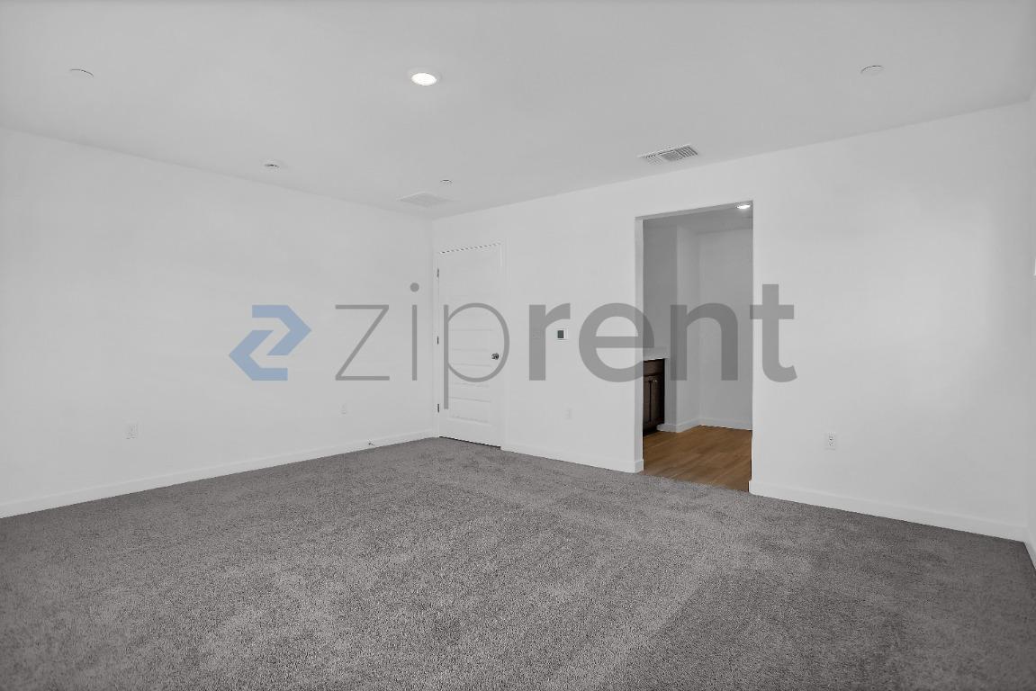 Building Photo - Unit