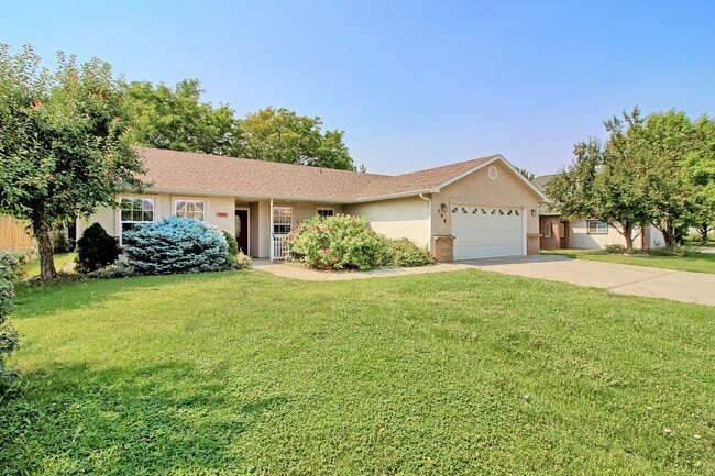 Building Photo - 598 Garnet Dr