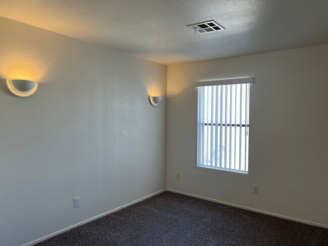 Building Photo - 5211 S Lindell Rd