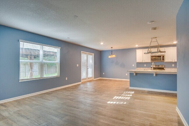 Building Photo - Spacious 5BR Near NAS – Military Half Deposit & $500 Off First Month!