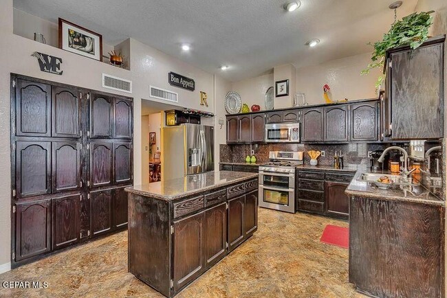 Building Photo - 1009 Sun Ridge Dr