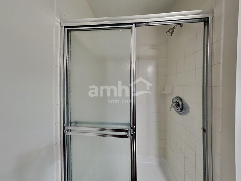 Building Photo - 2083 Shetland St