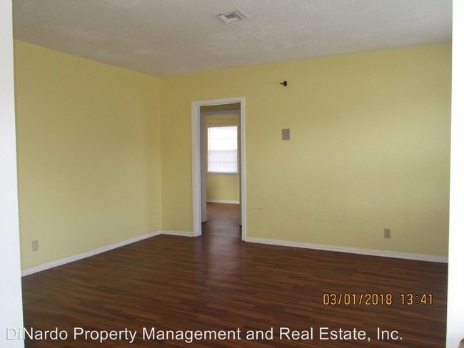 Building Photo - 66 Lucky Dr Front