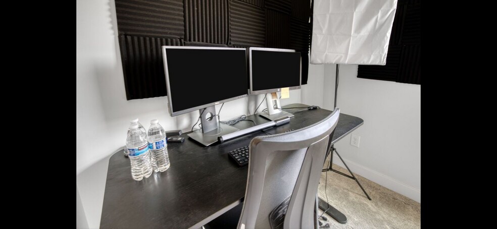 3rd bedroom converted into office - 4424 Carteret St