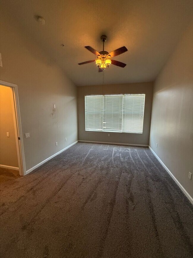 Building Photo - 3BR 2BA w/ Screened Patio + Pool/Gym Access in Gated Villa Serena