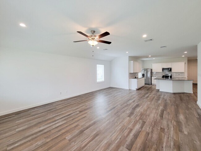 Building Photo - This stunning 4-bedroom, 2-bathroom Rosharon lease features modern upgrades, an open-concept layo...