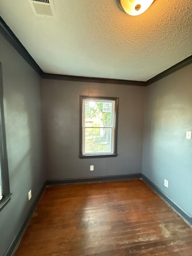 Building Photo - Fully Renovated 3BR Home in East Memphis – Section 8 Welcome