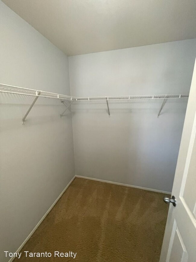 Building Photo - 5 br, 3.5 bath House - 5869 Baroque Gold C...