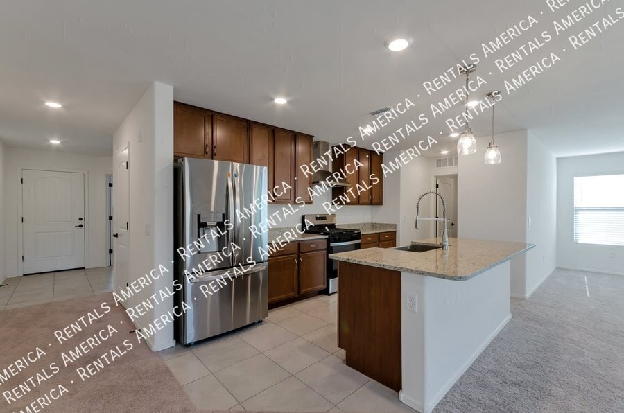 Building Photo - 9221 N Peridot Vis Ave