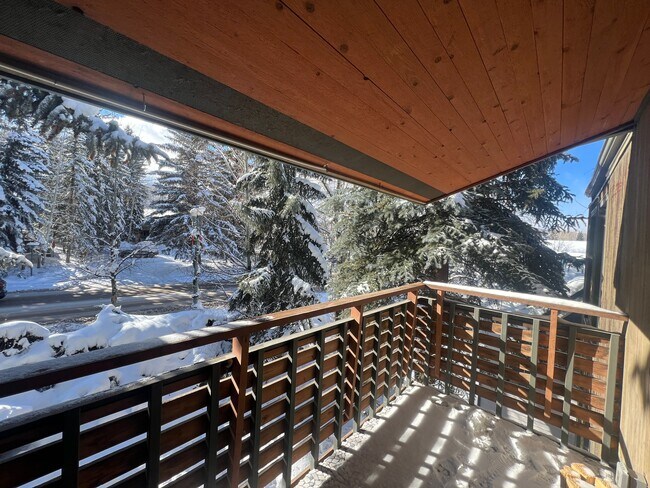 Building Photo - 910 W Hallam St