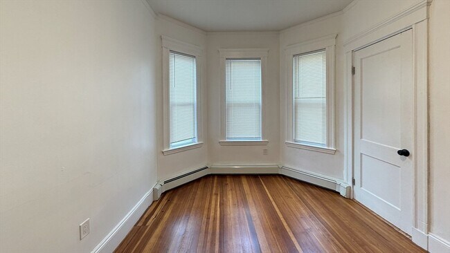 Building Photo - 50 Lithgow St