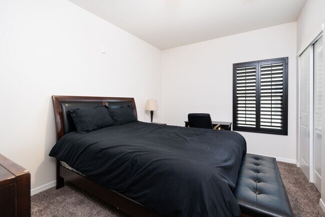 Building Photo - BEAUTIFUL EASTSIDE HOME