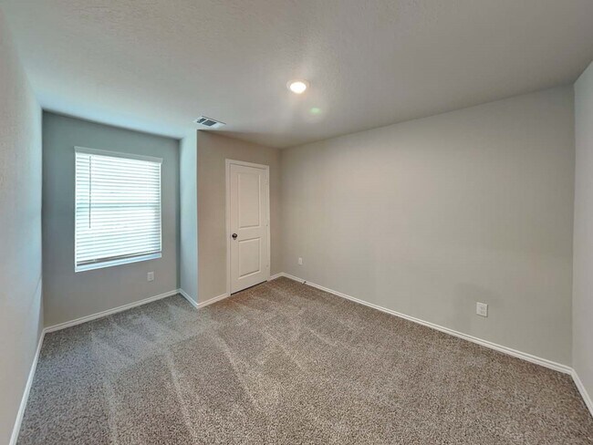 Building Photo - 144 Hollywood Dr